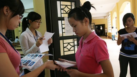 Sinh viên, hoa khôi kể chuyện coi thi đại học