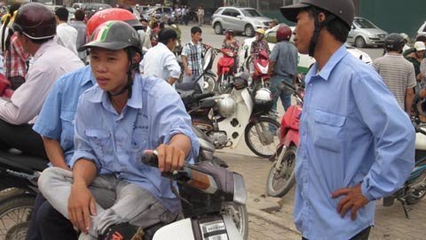 Xe ôm thất nghiệp mùa thi