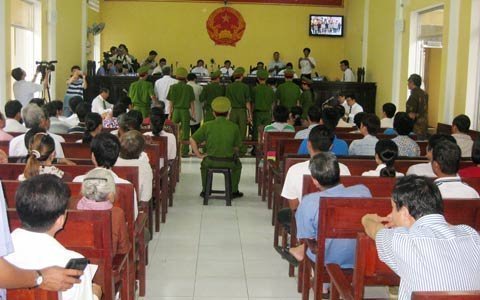 Xét xử vụ ‘quan’ đánh cờ bạc tỷ