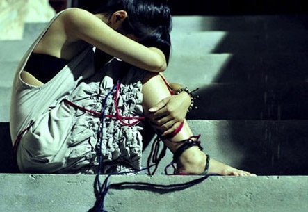 Bố mẹ anh ấy chê em nhỏ người...khó sinh nở