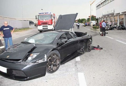 Siêu xe gặp nạn 