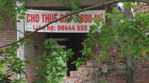 Méo mặt gỡ gạc tiền từ đất ven đô