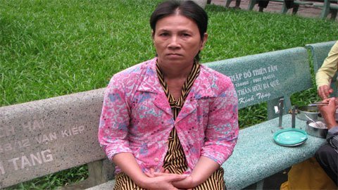 7 năm nằm viện, khánh kiệt cả nhà