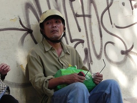 Con thi trường học, phụ huynh thi trường đời