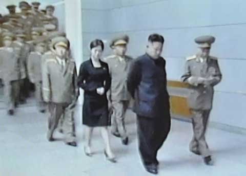 Người phụ nữ bí ẩn đi bên Kim Jong Un