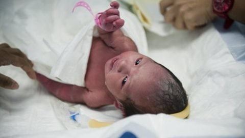 Cô dâu sinh con ngay tại đám cưới