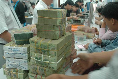 'Trần' lãi suất nợ cũ 15%: NH hi sinh để cứu mình?