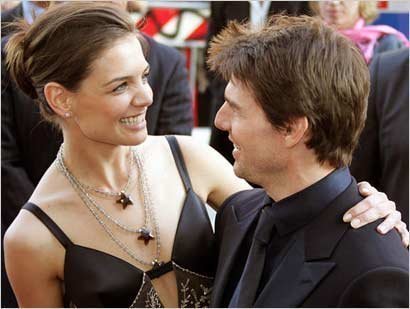 Katie Holmes giành quyền nuôi Suri