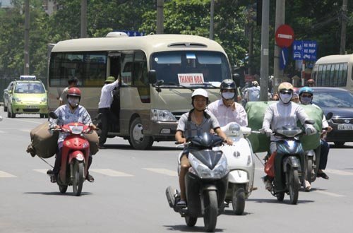 Hà Nội: CSGT truy đuổi xe khách vi phạm