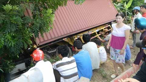 Ngôi nhà 4 lần bị ô tô húc