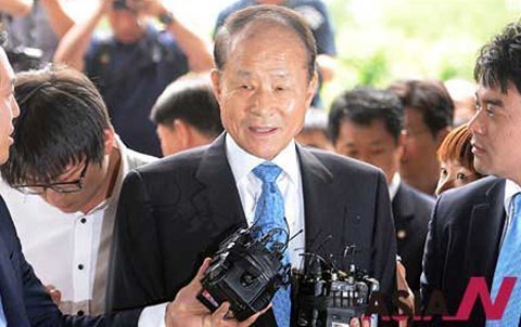 Anh trai tổng thống Hàn Quốc bị bắt vì tham nhũng