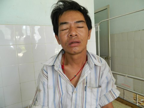 Đánh cha, dùng xăng thiêu chết chú