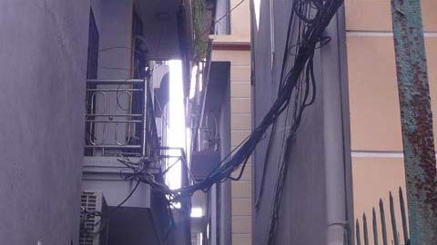 Bị hàng xóm chém đứt tay vì không chịu nộp 20 triệu tiền phí