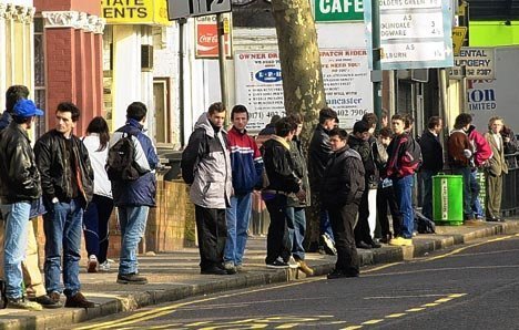 Kinh tế khó khăn, các nước siết nhập cư