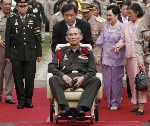 Sức khỏe Vua Thái xấu đi vào thời điểm nhạy cảm