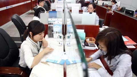 Từ thần tượng trong đề thi, ngẫm thần tượng của công chức