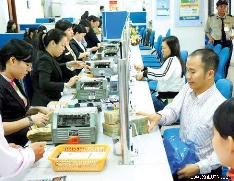 Nói và làm: Hạ lãi suất, tùy hứng ngân hàng