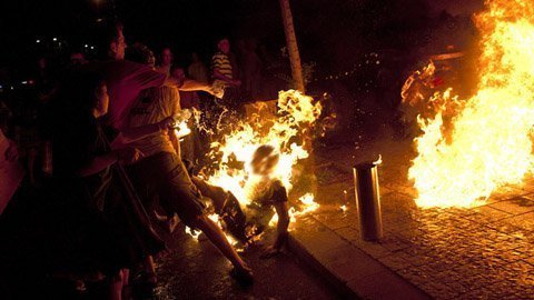 Israel náo loạn vì người tự thiêu