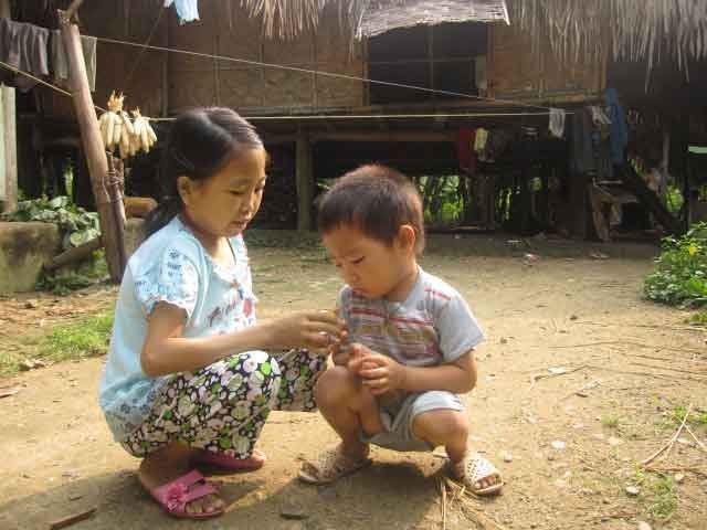 Xót xa gia đình nghèo có hai con bị máu huyết tán