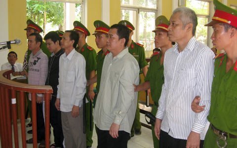 PGĐ Sở đánh cờ bạc tỷ nhận 5 năm tù