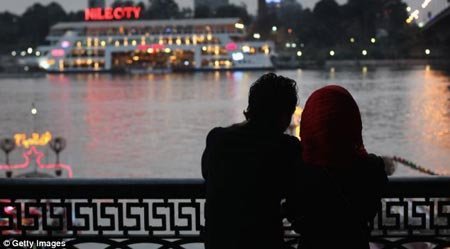 Cho thuê vợ để cùng đi du lịch hè