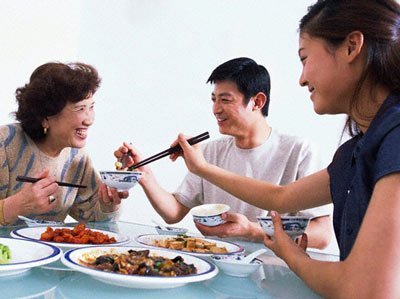 Phải sống cùng bố mẹ chồng, tôi đã rất lo lắng