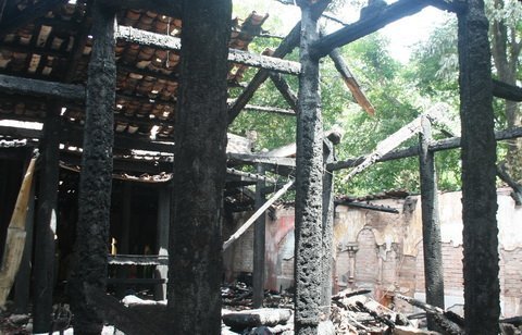 Hỏa hoạn thiêu rụi di tích quốc gia