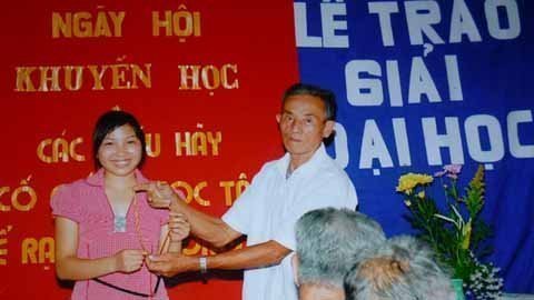 Dòng họ thưởng vàng cho người đỗ đại học