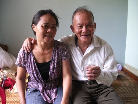 Mối tình đầy thử thách của cụ ông 85 tuổi