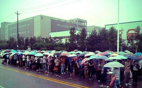 Foxconn tuyển người ồ ạt vì iPhone 5