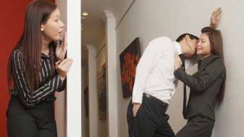 Bi hài những cuộc 'tình ban trưa'