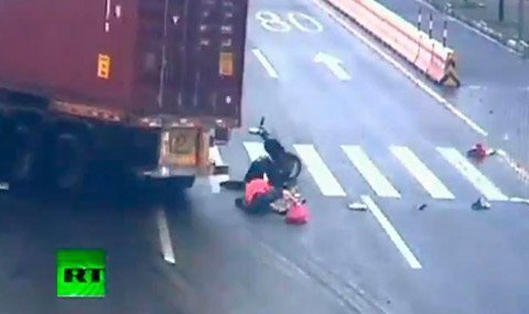 Người phụ nữ thoát chết trong gang tấc