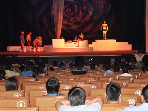 Đốt tiền tỉ qua liên hoan, hội diễn