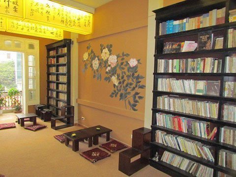 Giám đốc công ty BĐS sở hữu hơn... 20 tấn sách