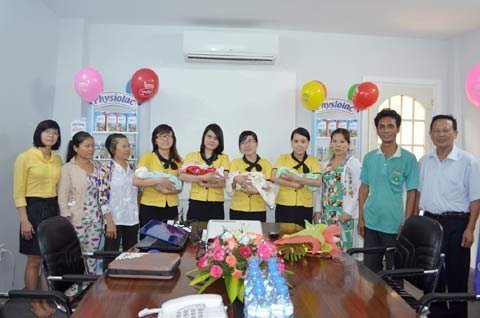 Ca sinh 4 hiếm gặp: Các bé ăn khỏe, tăng cân nhanh