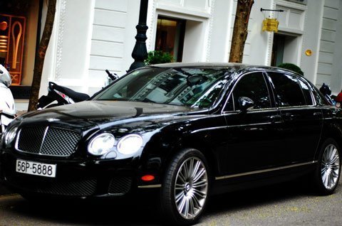 Bầu Kiên bỏ Bentley để 'theo đuổi' Rolls Royce Phantom Rồng?