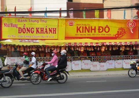 Bánh trung thu hết thời 'làm một mùa ăn cả năm'