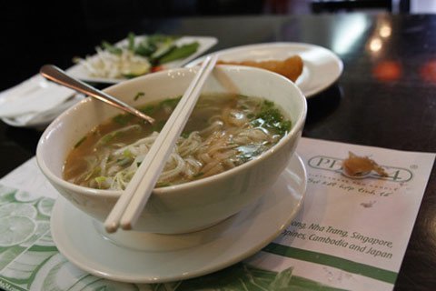 Xôn xao chuyện…phở