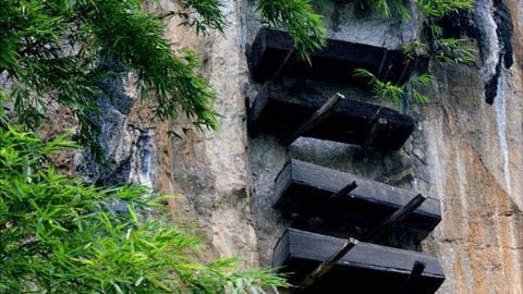 Những chiếc quan tài treo bí ẩn bên sông Dương Tử