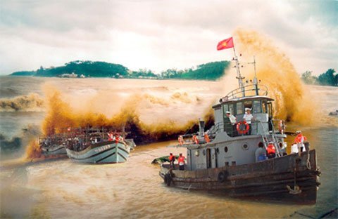 Trang bị tàu lớn phục vụ cứu nạn trên biển