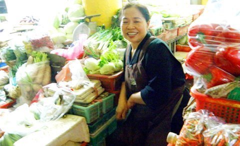 Người phụ nữ bán rau được giải