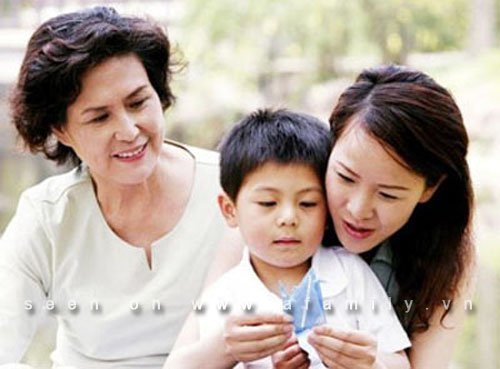 Mẹ đẻ, con gái mâu thuẫn vì chuyện trông cháu