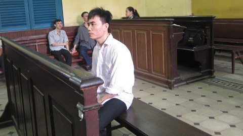 Người cha đồi bại mang linh hồn ác quỷ