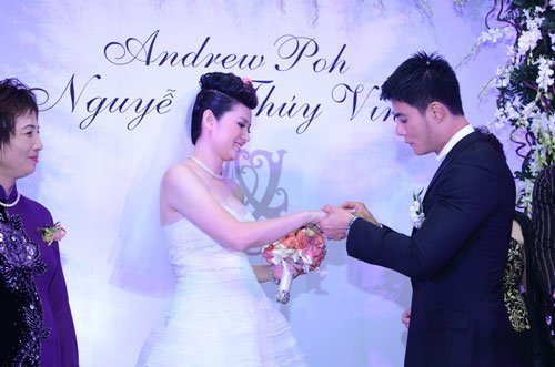 Thúy Vinh bị cảnh sát giao thông tạm giữ trước giờ đón dâu