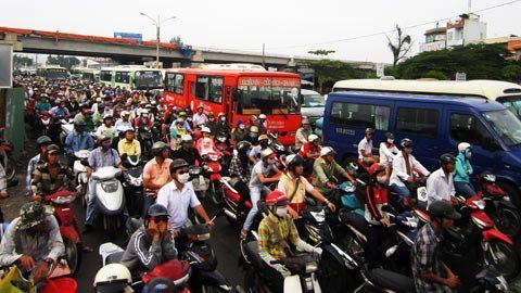 Thu phí cầu Bình Triệu 1, giao thông hỗn loạn