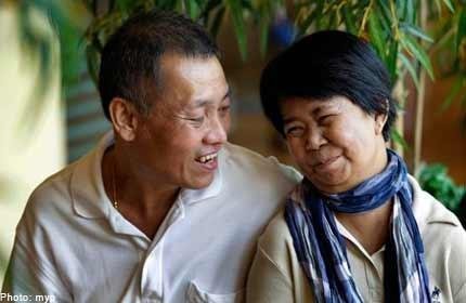 Xúc động chồng già hiến thận cho vợ vì yêu