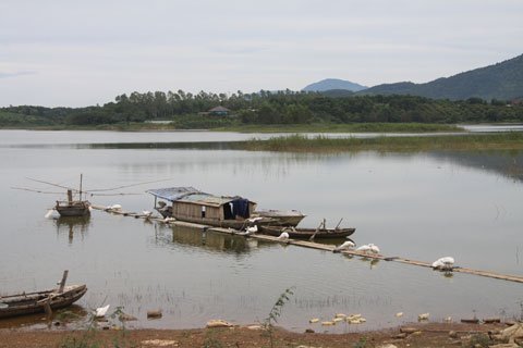 Chuyện hạ mực nước hồ Suối Hai làm du lịch