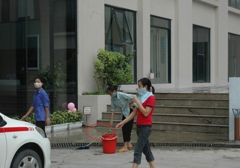 Rơi từ tầng 6, một cô gái tử vong