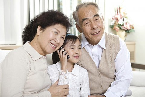 Sốc vì ông bà dạy cháu… chửi bậy