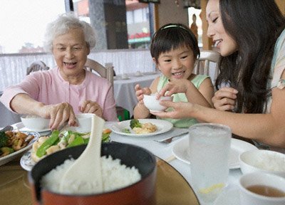 Để chồng đi bia ôm là lỗi của người vợ